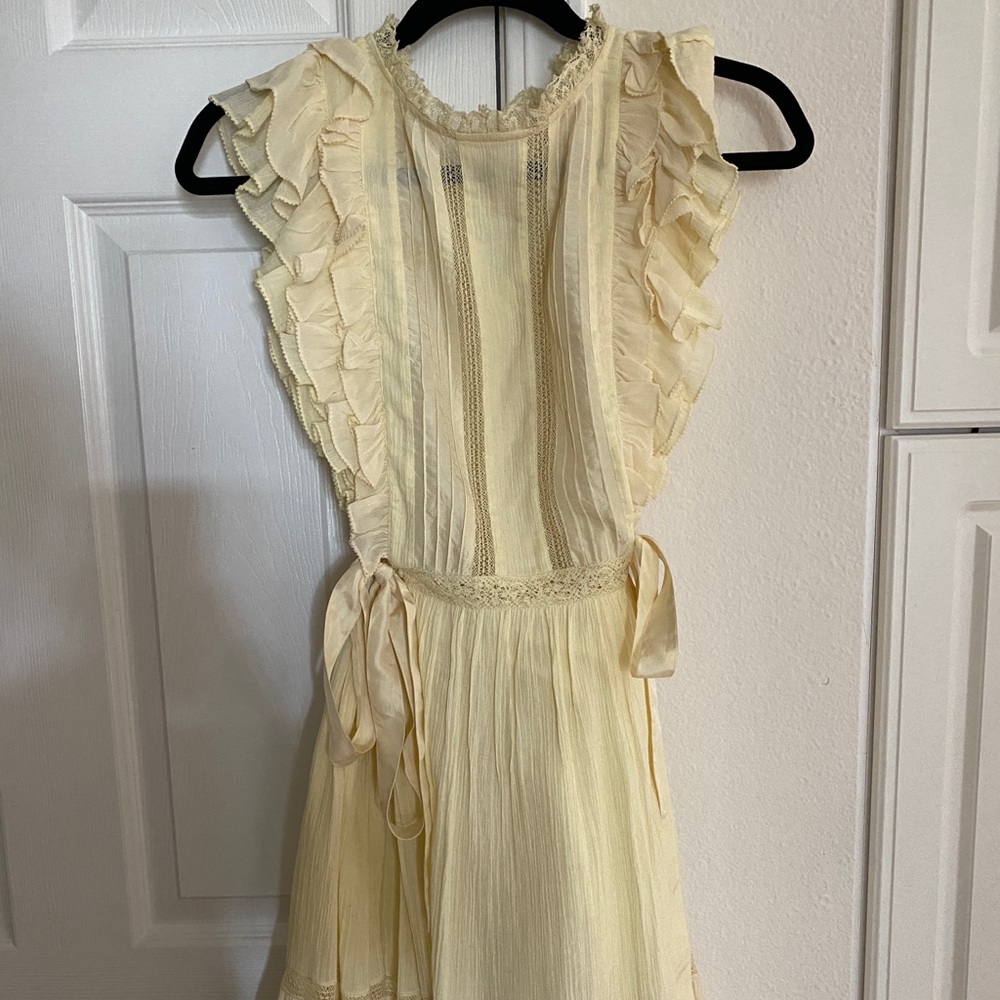 I’ll Johnson xs dress lemon color